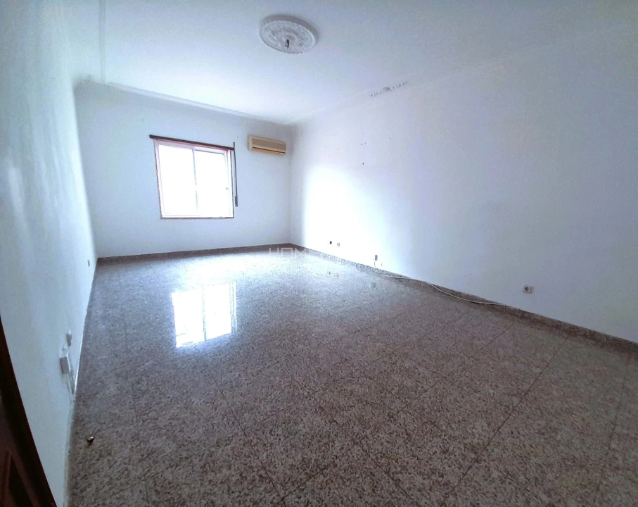 Apartamento T2 para Arrendamento em Corroios Foto 4