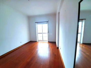 Apartamento T2 para Arrendamento em Corroios