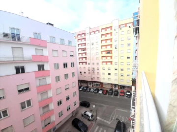 Apartamento T2 para Arrendamento em Corroios