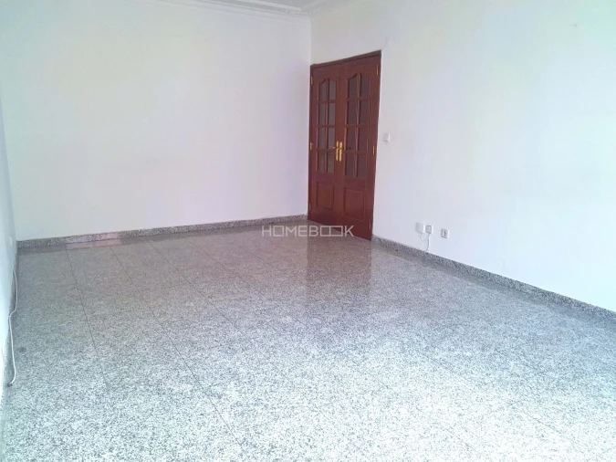 Apartamento T2 para Arrendamento em Corroios Foto 5