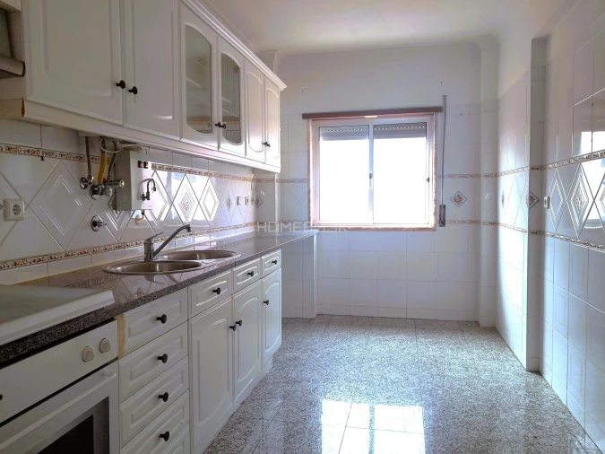 Apartamento T2 para Arrendamento em Corroios Foto 7