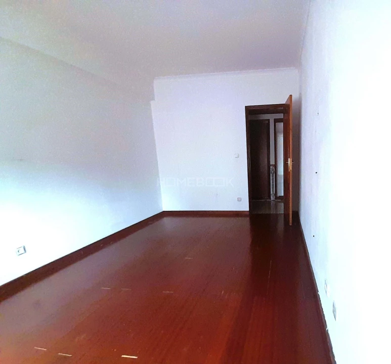 Apartamento T2 para Arrendamento em Corroios Foto 11