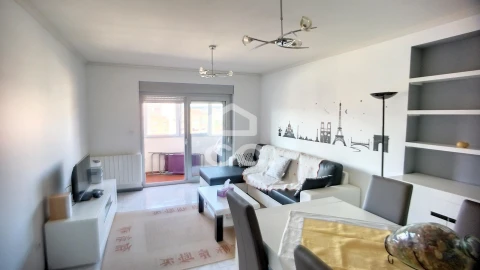 Apartamento T2 para Arrendamento em Santa Maria Maior