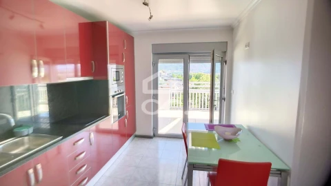 Apartamento T2 para Arrendamento em Santa Maria Maior