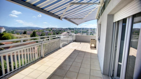 Apartamento T2 para Arrendamento em Santa Maria Maior