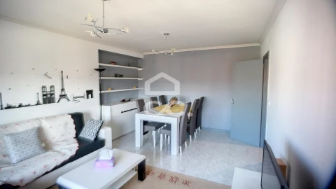 Apartamento T2 para Arrendamento em Santa Maria Maior