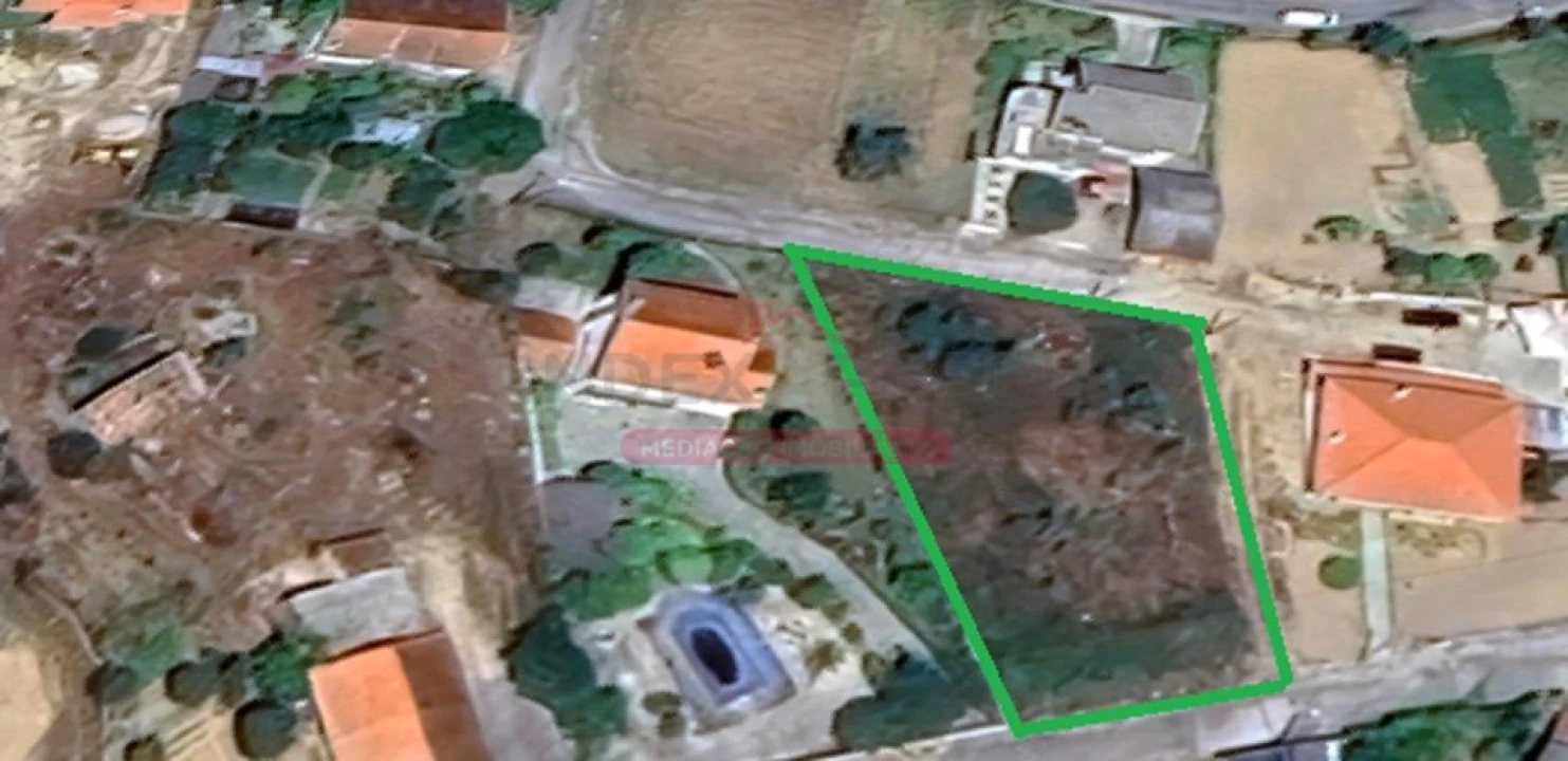 Terreno para Venda em Covas e Vila Nova de Oliveirinha Foto 1