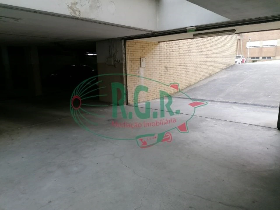 Garagem para Arrendamento em Valongo Foto 1