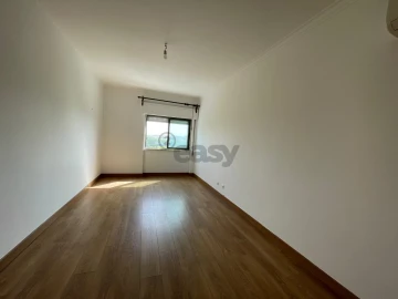 Apartamento T2 para Arrendamento em Falagueira-Venda Nova