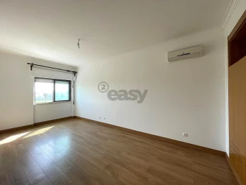 Apartamento T2 para Arrendamento em Falagueira-Venda Nova
