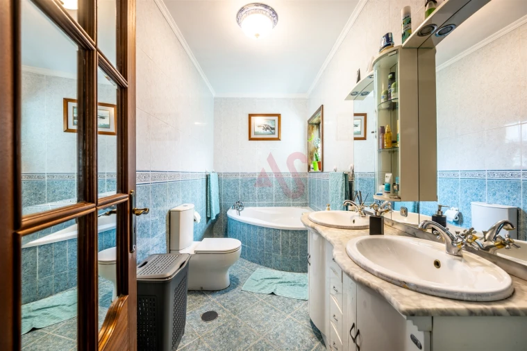 Moradia T4 para Venda em Gove Foto 11