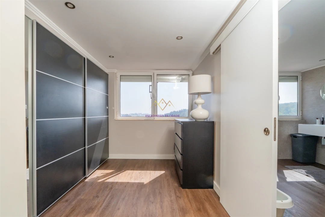 Apartamento T4 para Venda em Benfica Foto 16