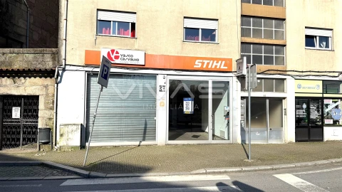 Loja para Arrendamento em Vila Verde e Barbudo