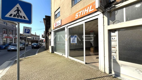 Loja para Arrendamento em Vila Verde e Barbudo