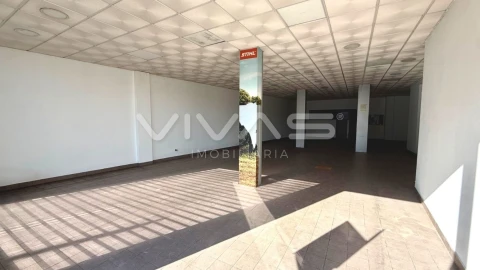 Loja para Arrendamento em Vila Verde e Barbudo