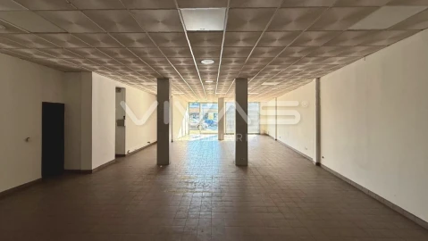 Loja para Arrendamento em Vila Verde e Barbudo