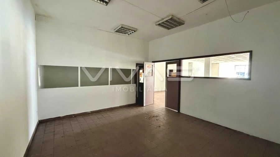 Loja para Arrendamento em Vila Verde e Barbudo Foto 9