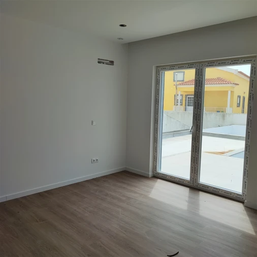 Moradia T4 para Venda em Atouguia da Baleia Foto 5