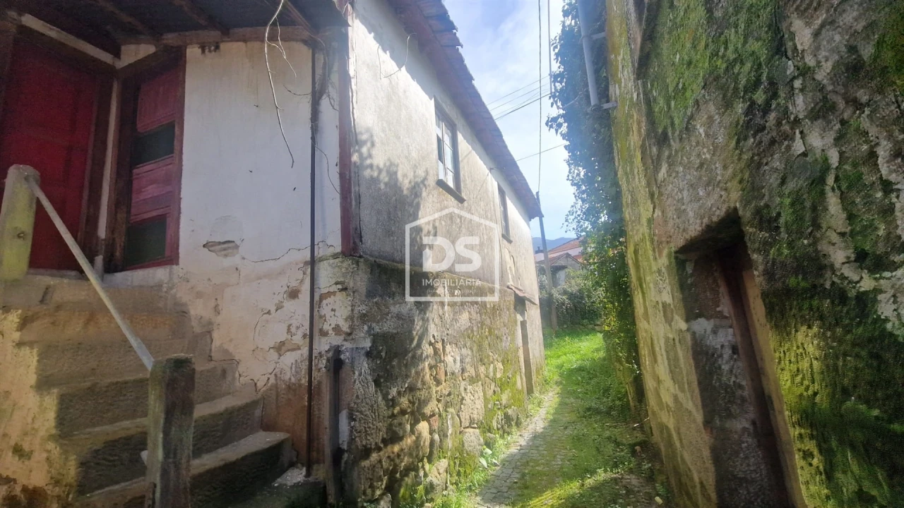 Moradia T2 para Venda em Santiago de Piães Foto 8