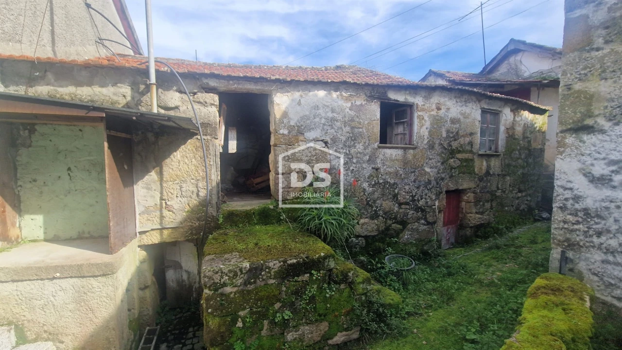 Moradia T2 para Venda em Santiago de Piães Foto 9