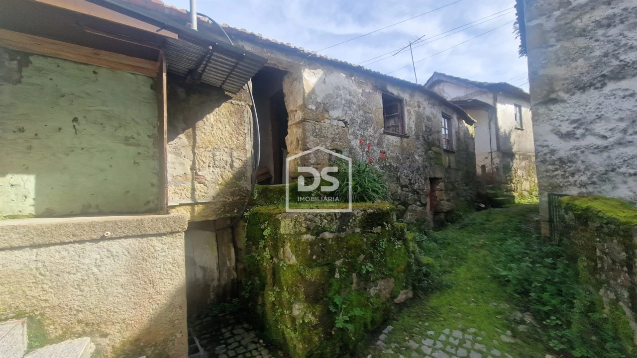 Moradia T2 para Venda em Santiago de Piães Foto 4