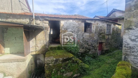 Moradia T2 para Venda em Santiago de Piães