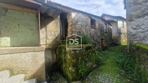 Moradia T2 para Venda em Santiago de Piães