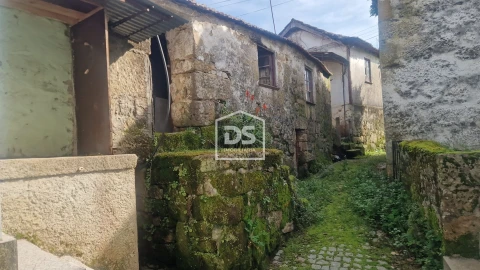 Moradia T2 para Venda em Santiago de Piães