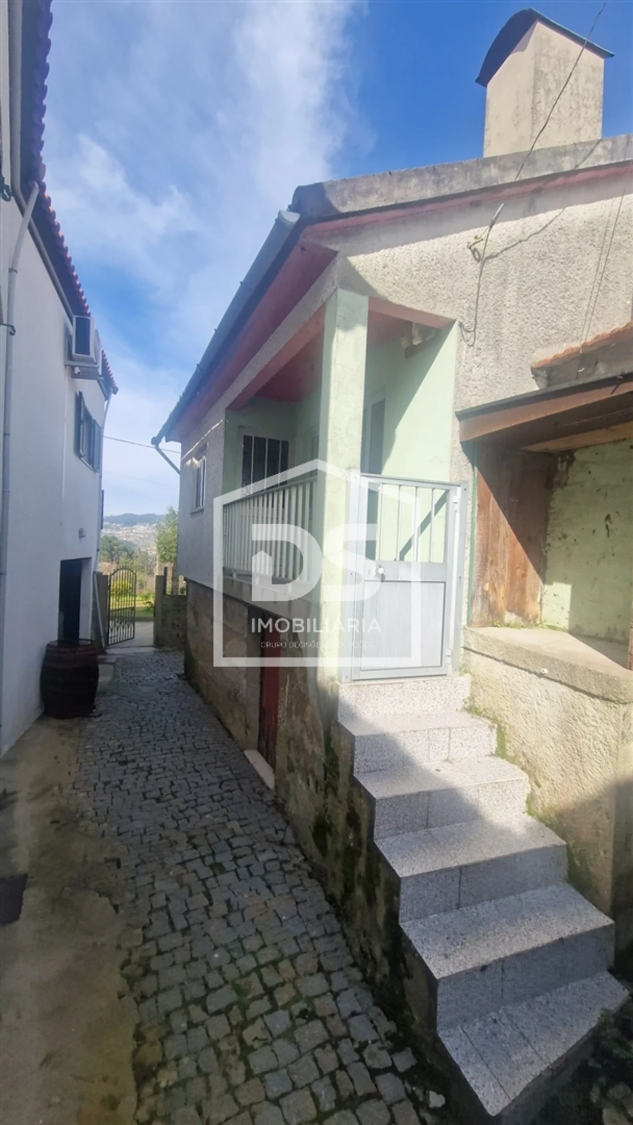 Moradia T2 para Venda em Santiago de Piães Foto 2