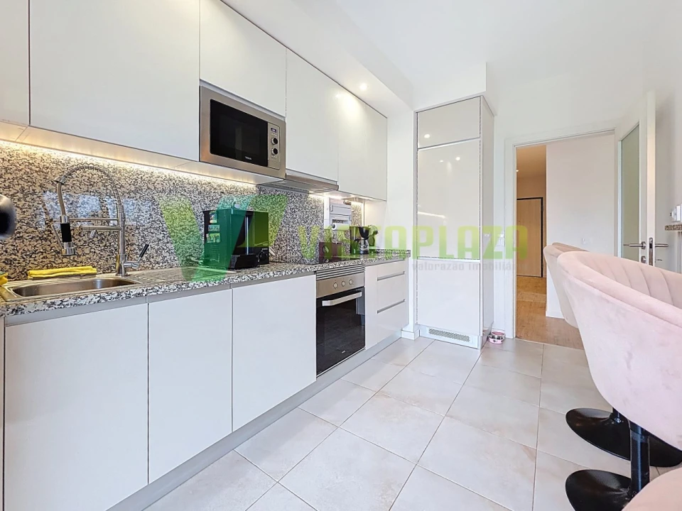 Apartamento T4 para Venda em Portimão Foto 8