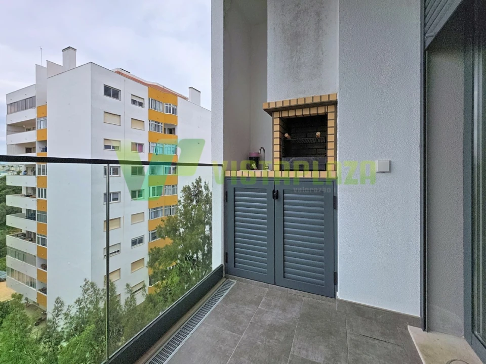Apartamento T4 para Venda em Portimão Foto 9