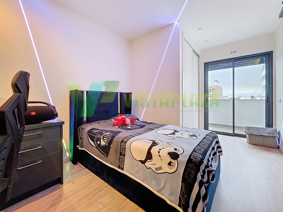Apartamento T4 para Venda em Portimão Foto 22