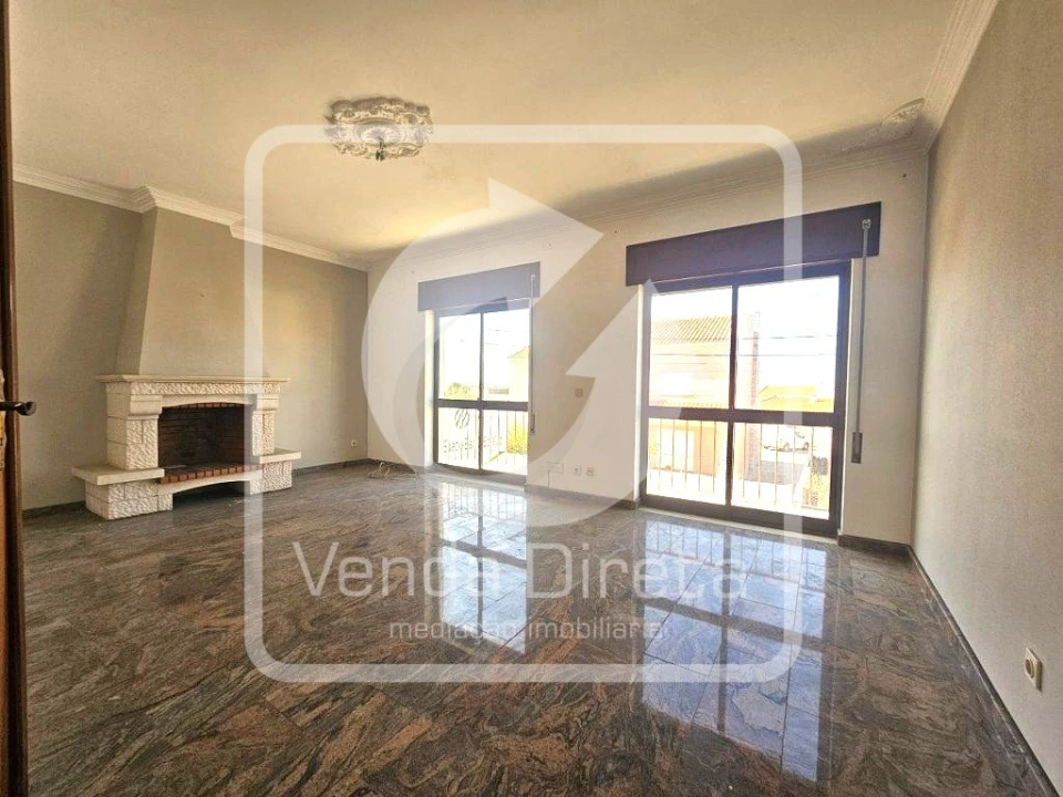 Apartamento T4 para Venda em Gaio-Rosário e Sarilhos Pequenos Foto 1