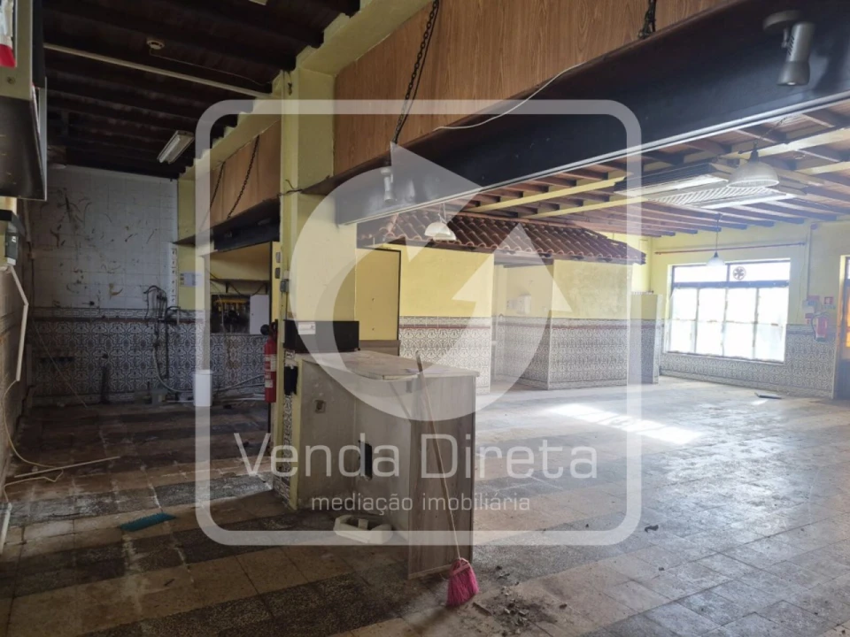 Loja para Venda em Gaio-Rosário e Sarilhos Pequenos Foto 4