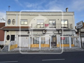 Loja para Venda em Gaio-Rosário e Sarilhos Pequenos