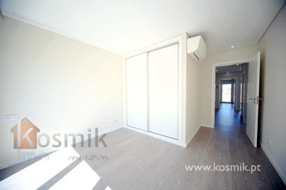Apartamento T2 para Arrendamento em Póvoa de Santo Adrião e Olival Basto