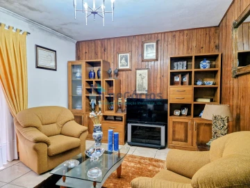 Moradia T3 para Venda em Nogueira do Cravo e Pindelo