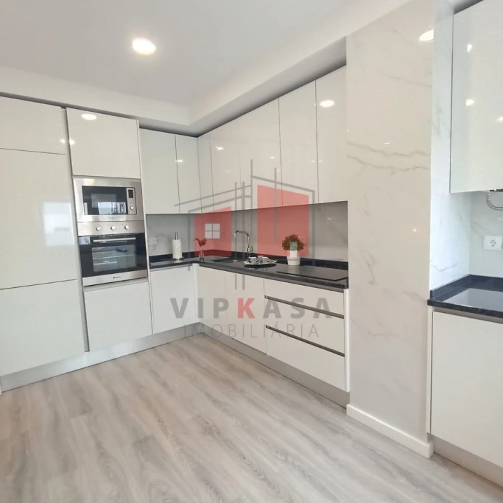 Apartamento T3 para Venda em Benfica Foto 1
