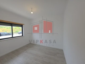 Moradia T5 para Venda em Laranjeiro e Feijó