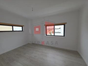 Moradia T5 para Venda em Laranjeiro e Feijó