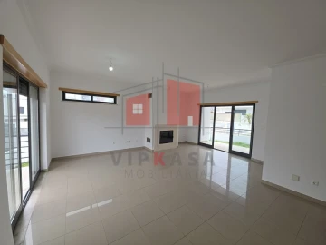 Moradia T5 para Venda em Laranjeiro e Feijó