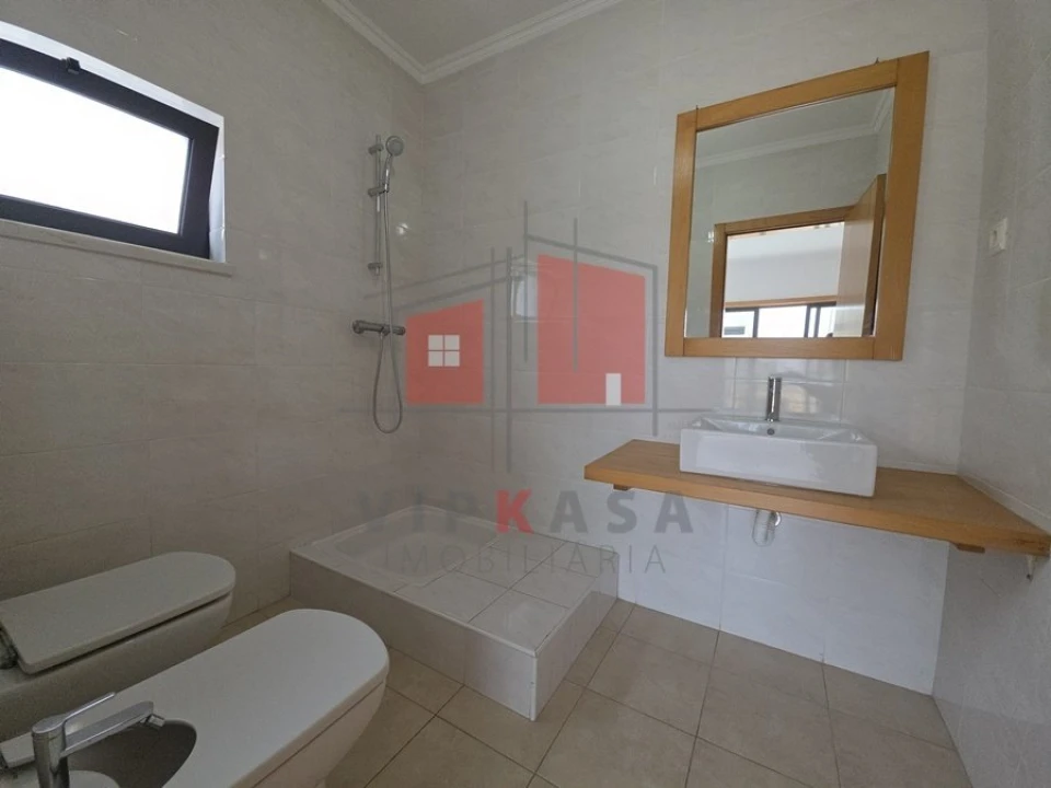 Moradia T5 para Venda em Laranjeiro e Feijó Foto 17