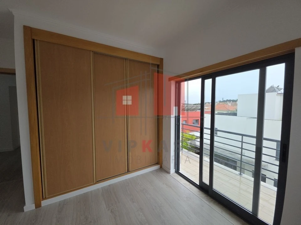 Moradia T5 para Venda em Laranjeiro e Feijó Foto 14