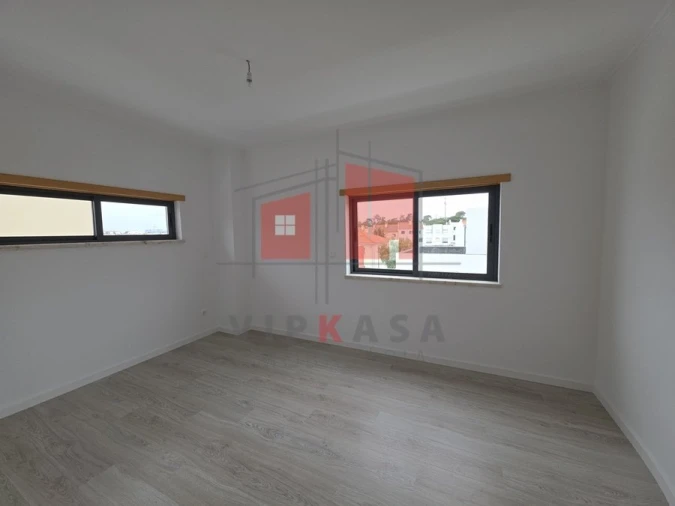 Moradia T5 para Venda em Laranjeiro e Feijó Foto 15