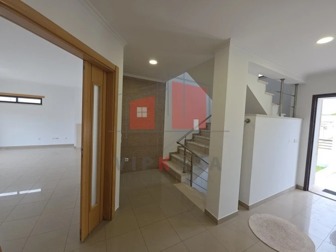 Moradia T5 para Venda em Laranjeiro e Feijó Foto 2