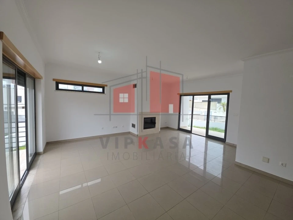 Moradia T5 para Venda em Laranjeiro e Feijó Foto 4