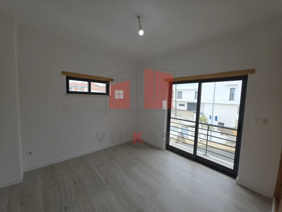 Moradia T5 para Venda em Laranjeiro e Feijó Foto 11