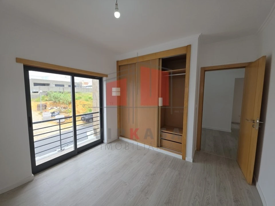 Moradia T5 para Venda em Laranjeiro e Feijó Foto 12