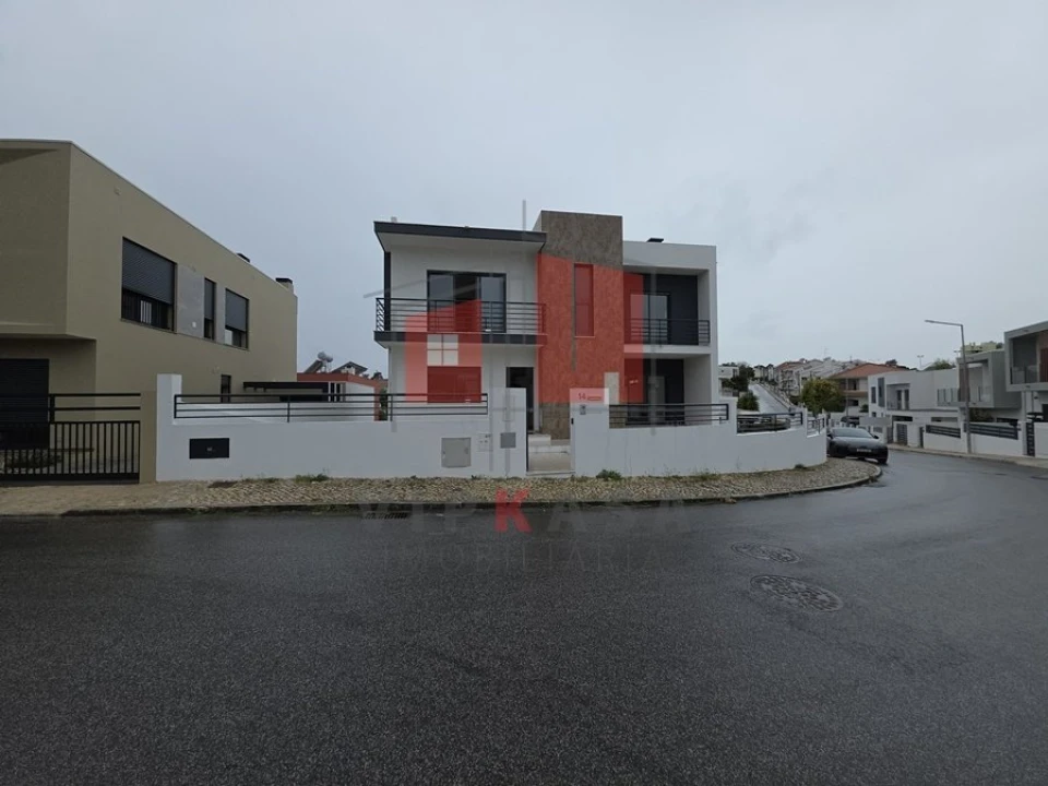 Moradia T5 para Venda em Laranjeiro e Feijó Foto 1