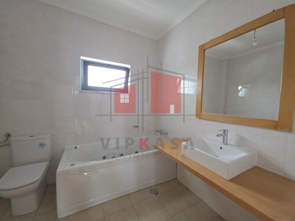 Moradia T5 para Venda em Laranjeiro e Feijó Foto 16